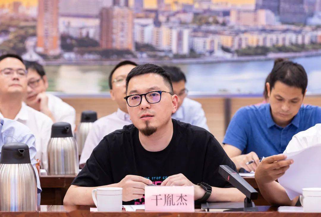 吴兴举行首期亲清直通车政企恳谈会