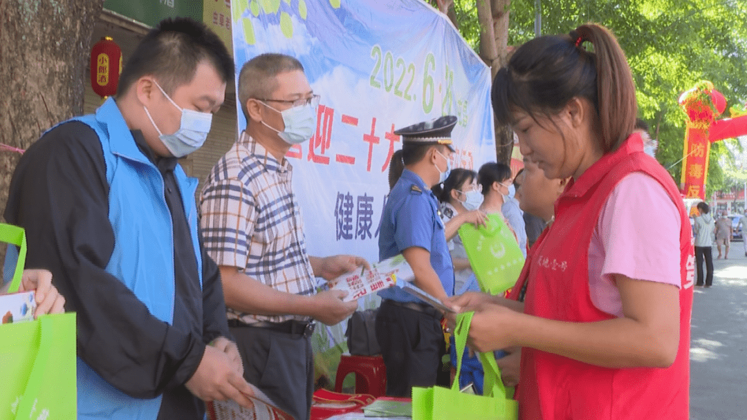 我县多部门联动开展626国际禁毒日集中普法宣传活动