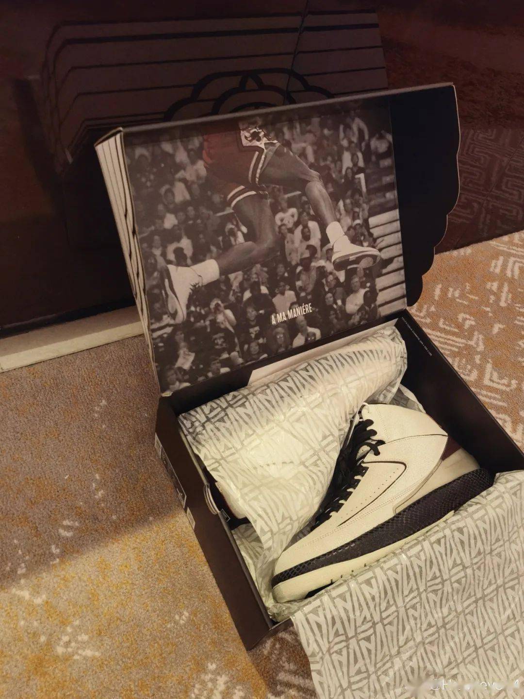 鞋盒设计系几特别既amm x air jordan 2 sail and burgundy又几配合喔
