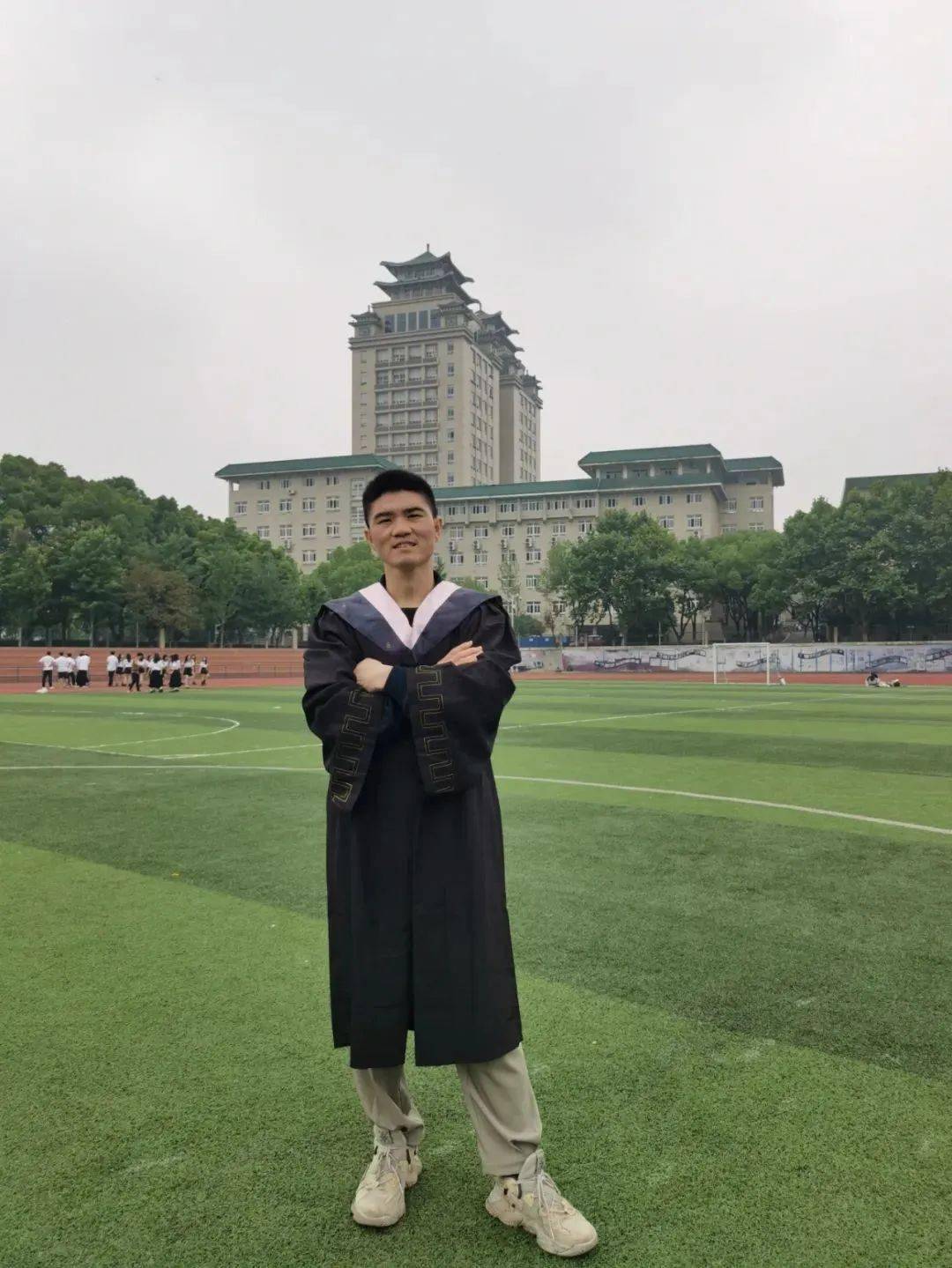 "中南民族大学马克思主义学院思想政治教育专业2016级学生杨沛杰在谈