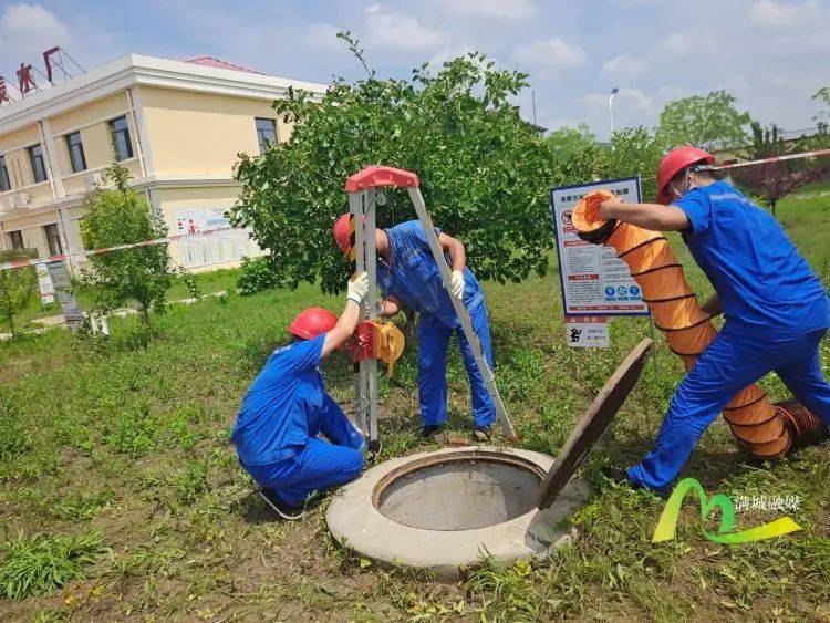 坚持人民至上满城区组织监管企业开展有限空间作业应急救援演练筑牢