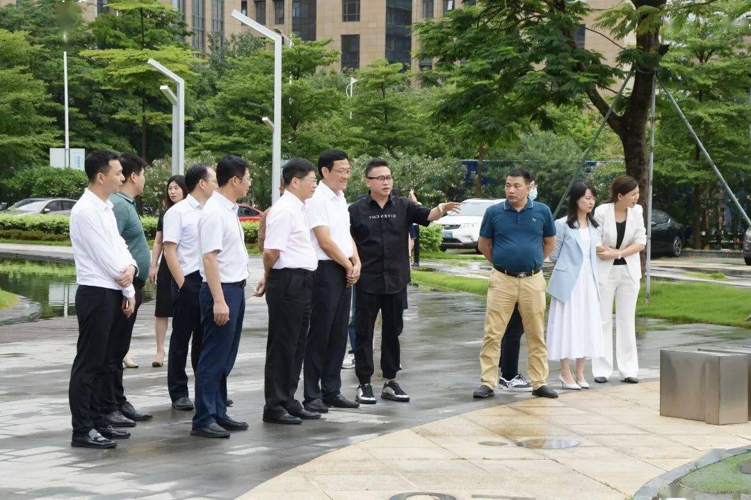 陈鑫涛等一行前往深圳市温州商会及会长企业深圳市瑞辉钟表有限公司