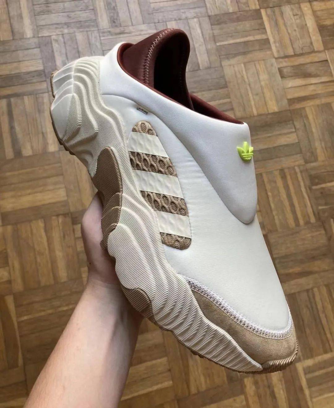 adidas普款新球鞋过于好看了水波纹拖鞋进阶版