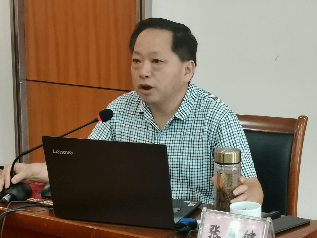 接下来,合肥市教科院张勇健副院长教会大家如何科学正确有效地对学生