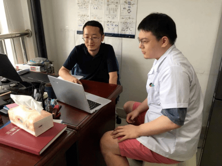 用比夏天还火热的工作热情不断向前奔跑