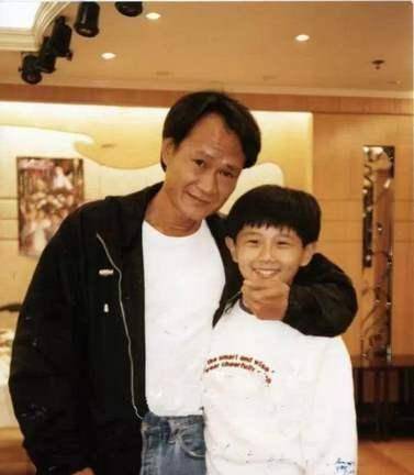 1983年,林正英与前妻郑冰冰结婚,婚后育有一子林家耀和一女林式瓦.