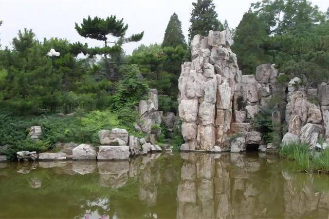 北京这一公园，占地6.4公顷，以双秀命名，融中日风格，门票0.2元