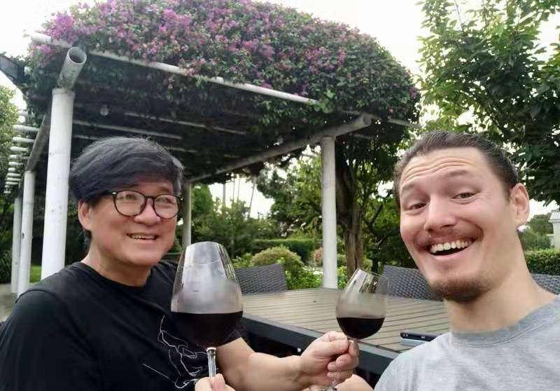 90后混血儿子一脸胡茬,爱女颜值出众_周厚安_康粹兰_爸爸