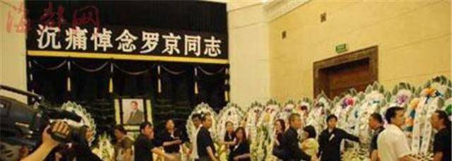 如同罗京,他去世后,被颁发了金话筒奖