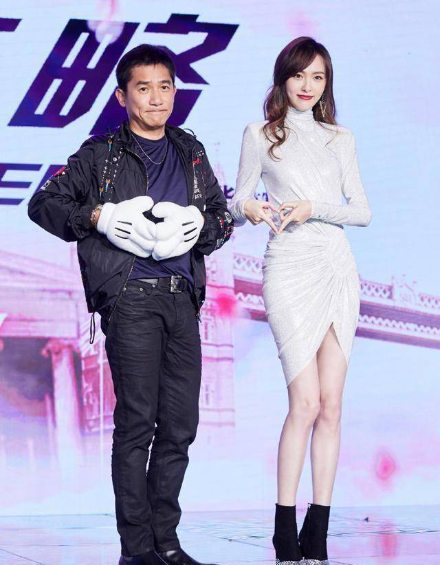 唐嫣,因为身高瞩目,也是传说中的合影杀手,就连男明