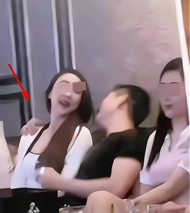 狗仔葛思琪盯s姐妹,先曝大s前夫汪小菲,再曝小s老公许亚军_许亚君