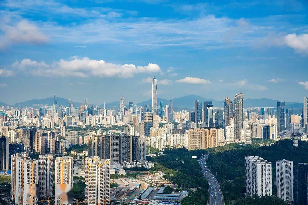 深圳,从一座边陲小镇,成为一个gdp超3万亿元,具有全球影响力的国际化