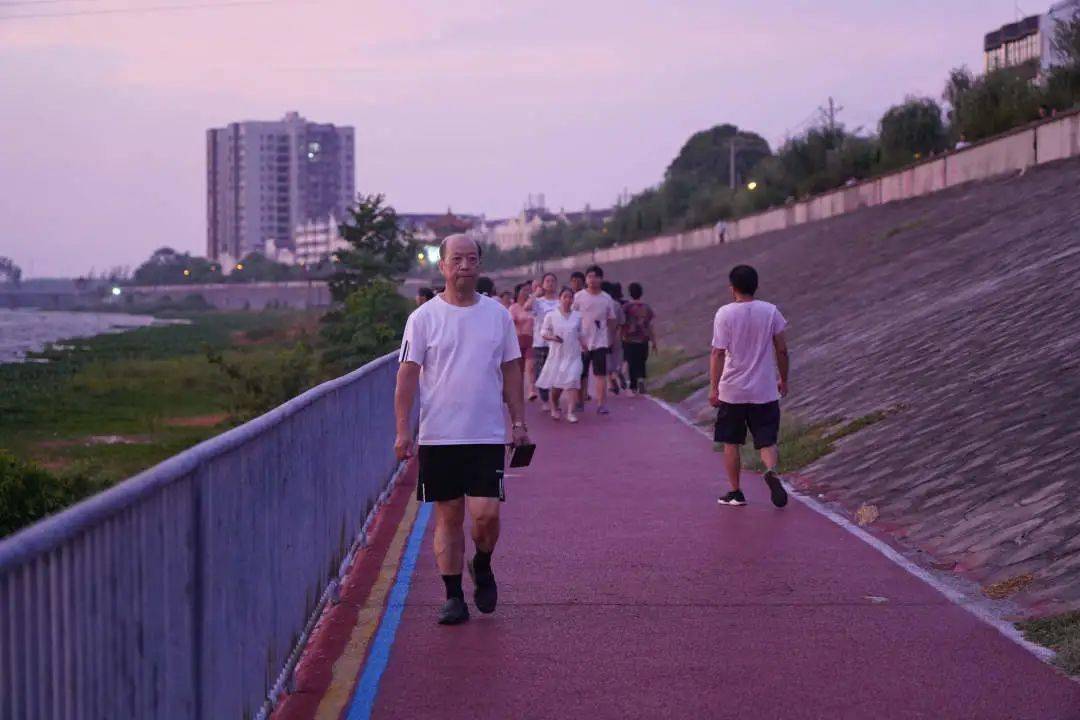 夏日纳凉好去处丨晚霞、碧水、小吃……新洲这个消暑好地你来了吗？