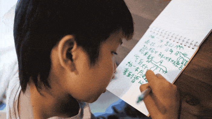 太硬核！小夫妻花90万让孩子5岁暴走南北极米乐M6 M6米乐、8岁环游30国爬雪山、钓食人鱼？(图5)