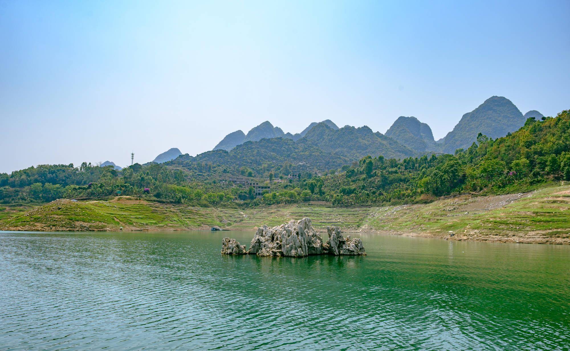 贵州藏着一处秘境，景色可媲美桂林山水，人少景美