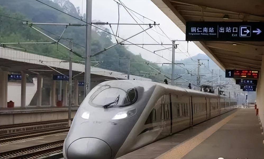 1,沪昆高铁铜仁南站:距离铜仁主城区54.6公里,实际在玉屏县内.