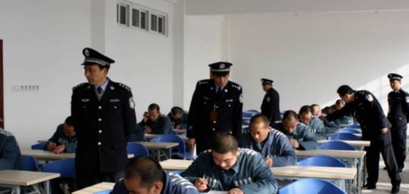 被判"无期徒刑"的罪犯,一天都在狱中做什么,你可能想不到_生活_时间