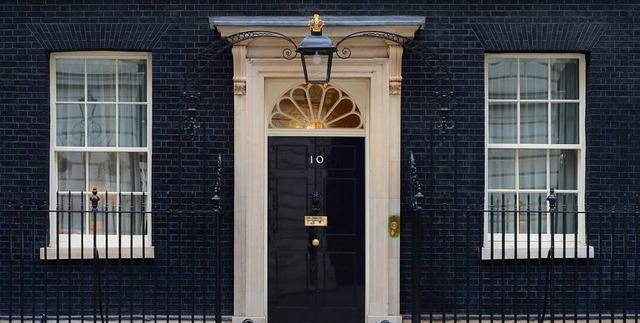唐宁街10号是英国首相官邸，其他几号是什么部门？