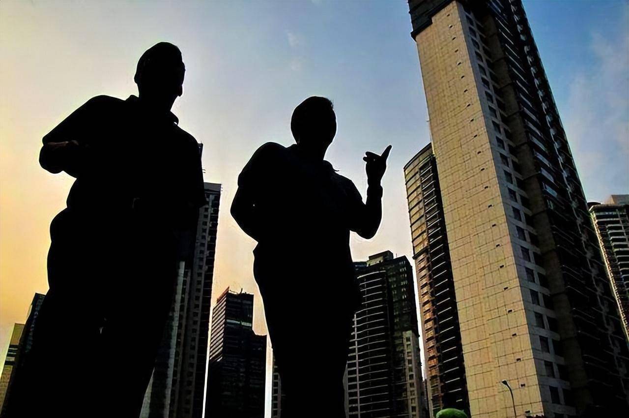 年轻人“不上道”，存钱不买房逼急开发商，背后原因很现实