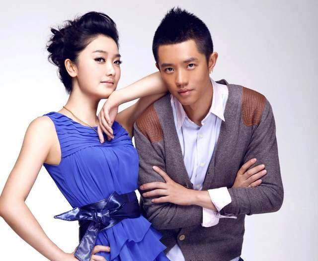 组合没红时,接不到什么演出,曾毅常出去找人借钱
