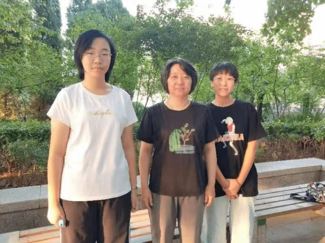 辛集建华中学刘恺瑶与王老师合影廊坊大厂二中尹