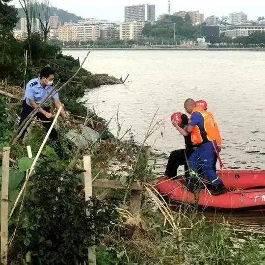 女子东江不慎落水生死时刻河源民警纵身一跃 凌成龙 二桥 龙川县