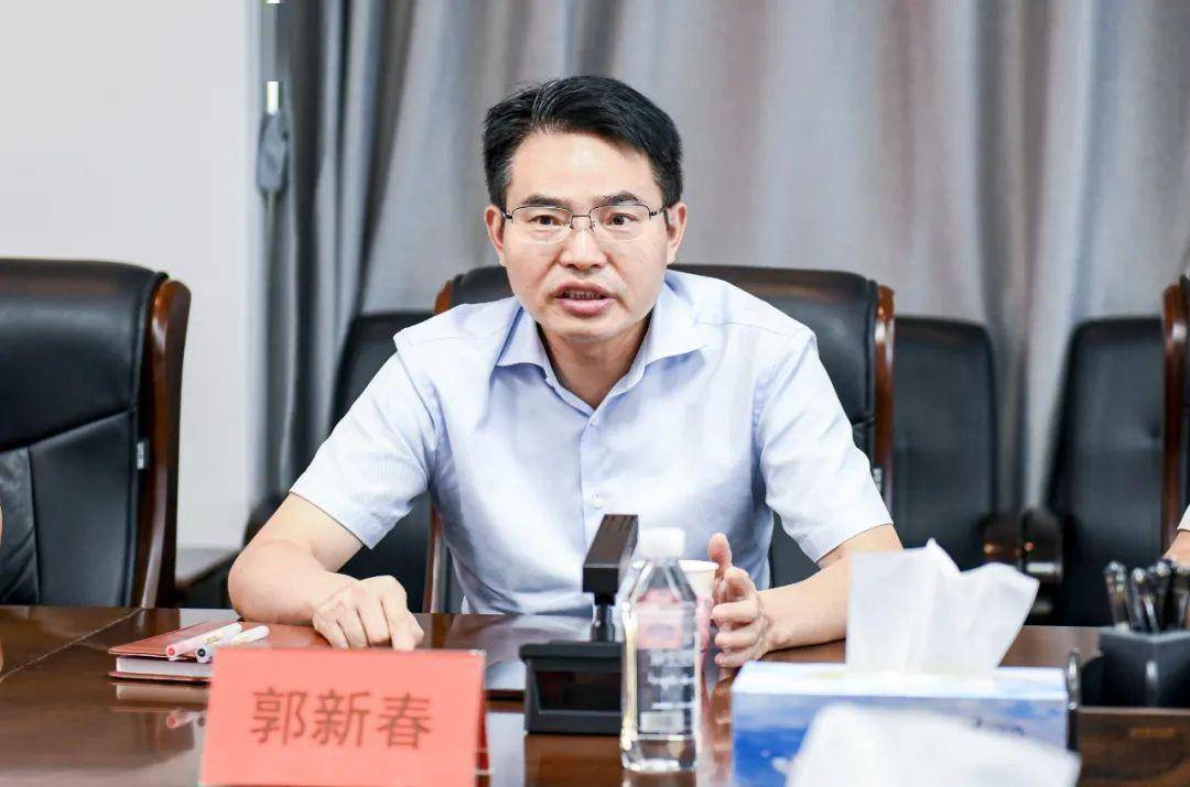 郭新春一行先后来到我县方舱医院,养老中心(改造隔离