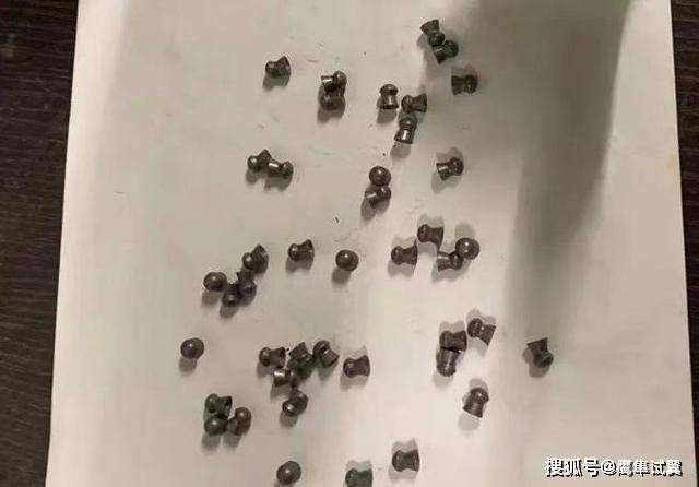 因为你只要去百货商店的文体柜台,就能买到气枪,还有发令枪,发令枪的
