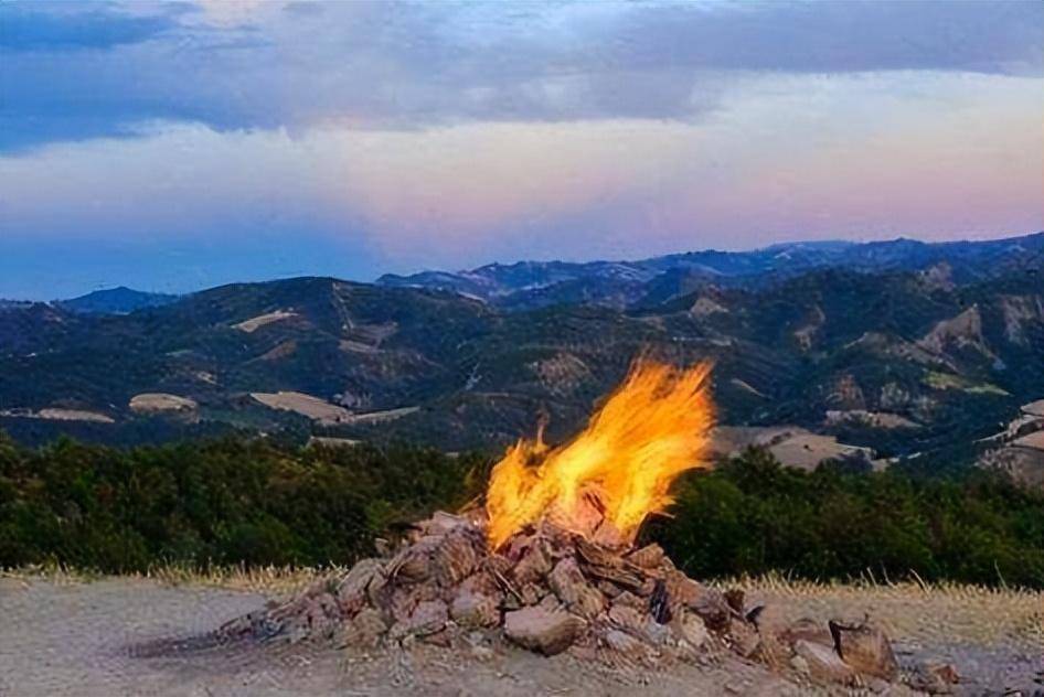 全世界“最可怜”的火山，高度仅1米左右，游客用它做饭好没面子