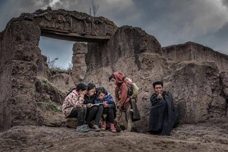 一起观看了一部关于凉山彝族聚集区的专题片后,震惊与在祖国的大地上