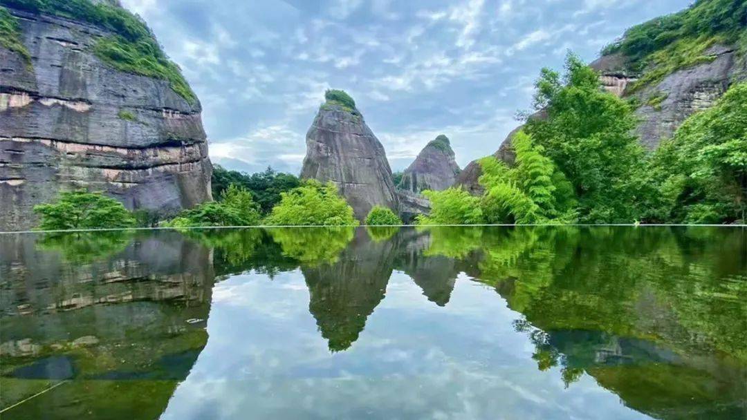 《中国国家地理》评选的中国最美7大丹霞，桂林就有一个！
