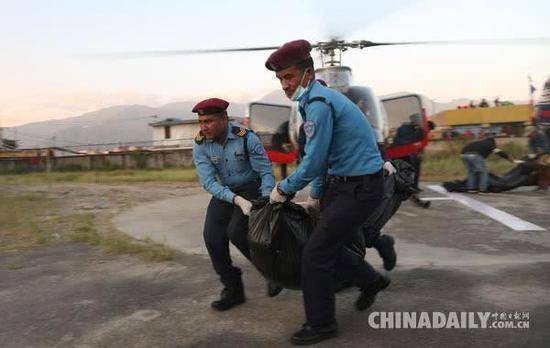 印度一登山队喜马拉雅山遇雪崩：至少十人死亡，数十人被困或失踪