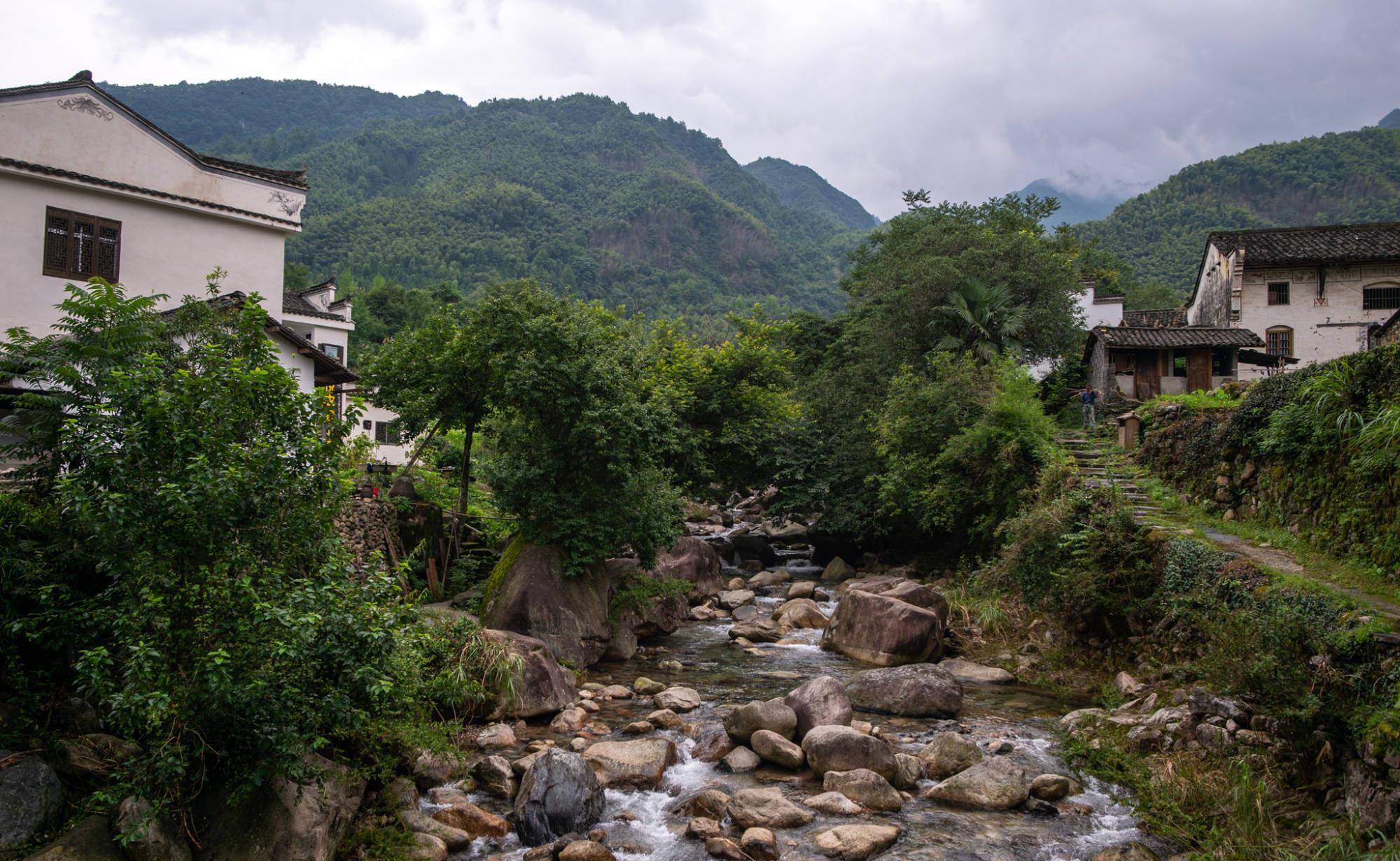 安徽“被遗忘”的古村落，藏在石台县大山中，美景不输世外桃源