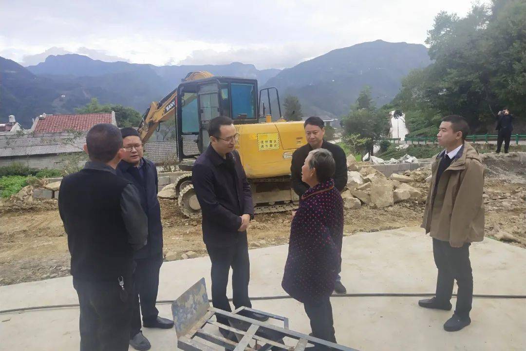 覃业成指出,开展共同缔造活动,实质上就是组织群众