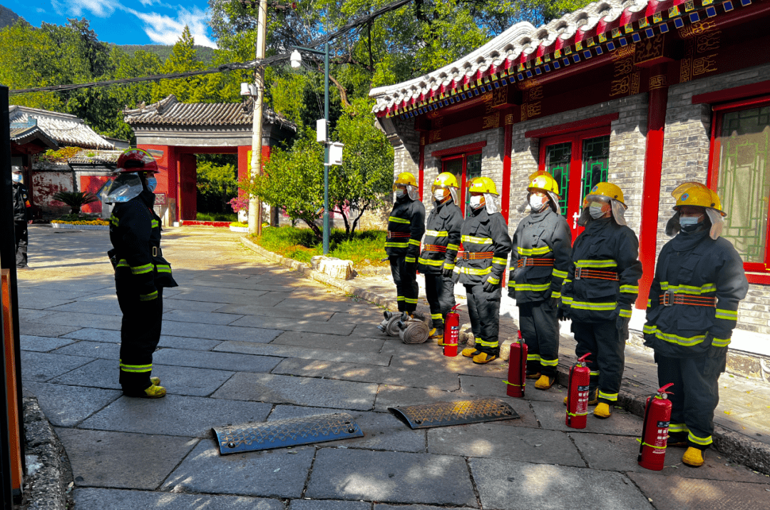 【基层动态】“红叶卫士在行动”——香山消防救援站多措并举开展“红叶节”勤务工作