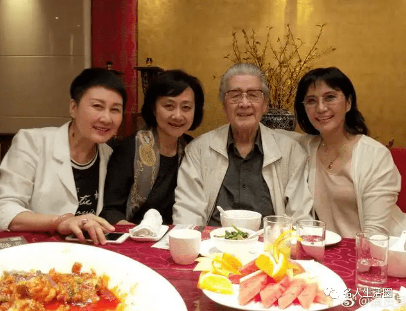吴玉华突然想到自己离过一次婚,内心有些自卑的问莫大风"你介意我有