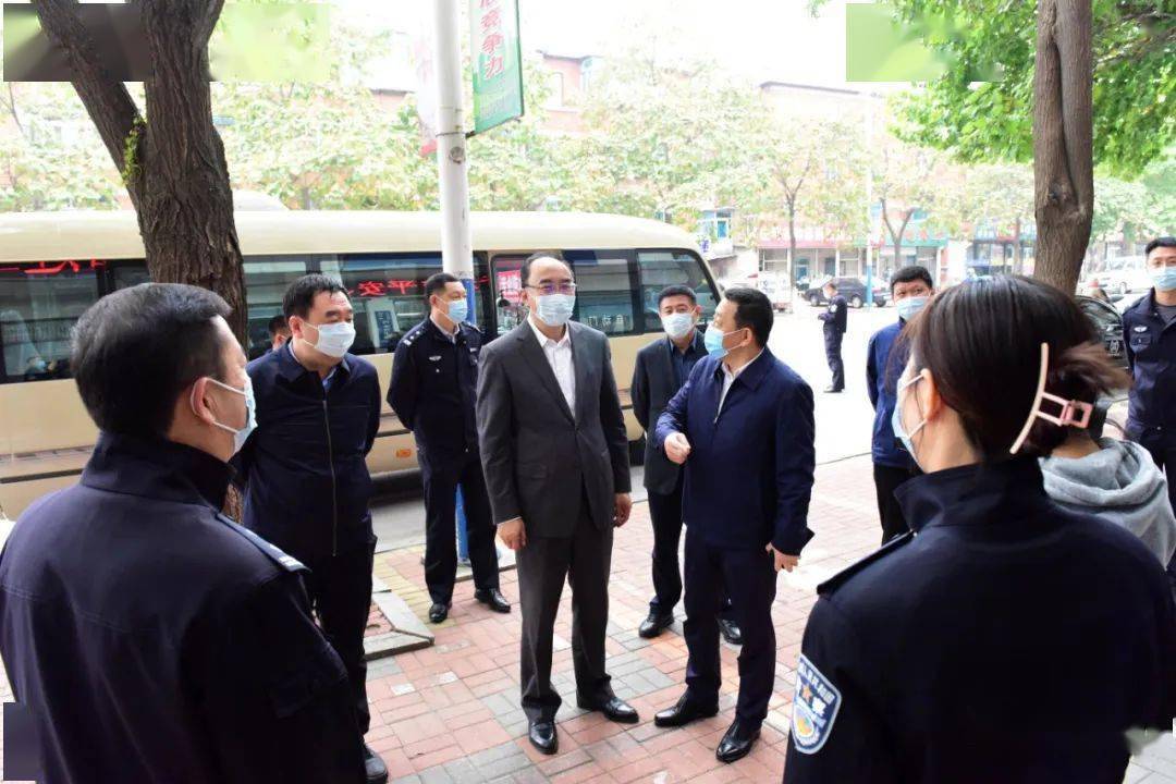 10月15日,庄河市委书记申守勃督导调研我市党的二十大安保维稳工作,并