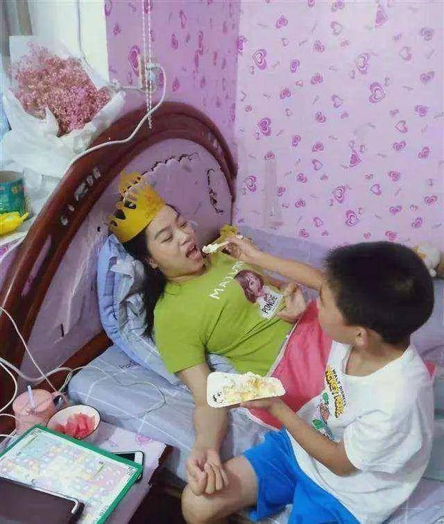 湖北34岁女子瘫痪离异后,嫁给闺蜜的儿子,网友:绝配 湖北34岁女子瘫痪离异后,嫁给闺蜜的儿子,网友:绝配