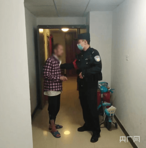 哪家成都供卵医院好（深夜敲门声吓坏独居女子 民警现场揭开真相）