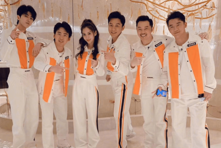 《奔跑吧9》终于定档了，播出时间引起争议，这该如何选择