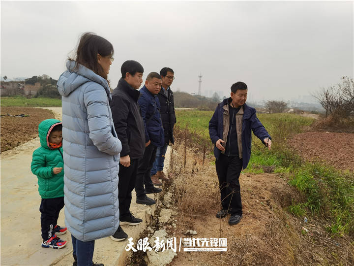 富村联穷村"的方式,合力做强茶产业;绥阳县风华镇通过"党员能人模范带