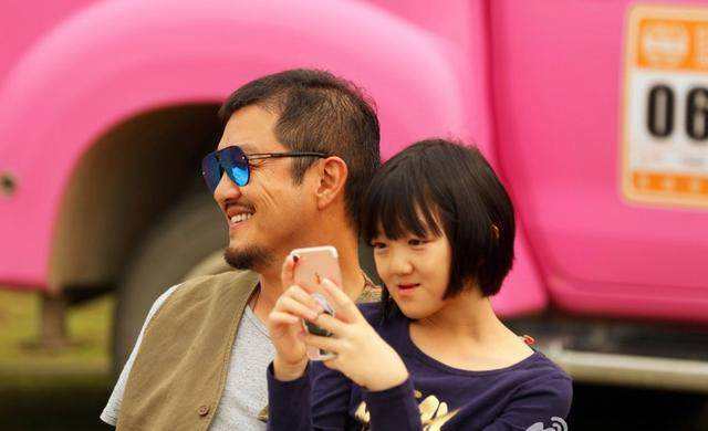 14岁李嫣摆脱"兔唇,如今笑容甜美自信,天后女儿气质尽显_孩子_缺陷