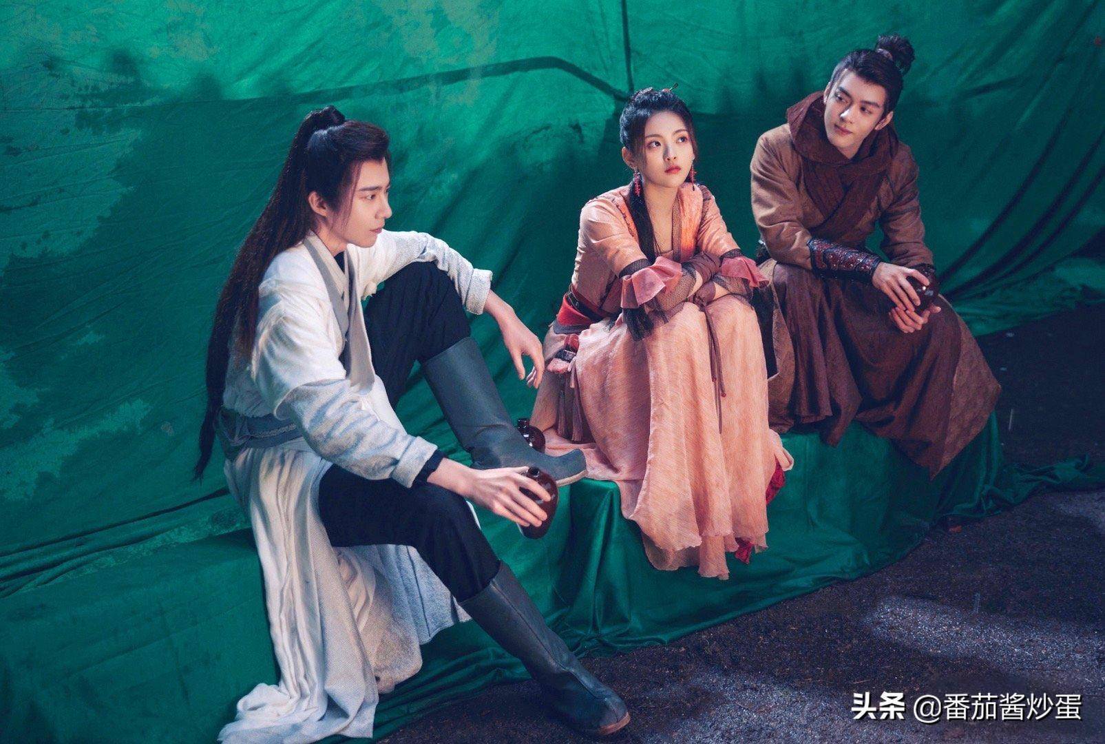 张紫宁新戏杀青,路透照服拆廉价,古拆外型不及前队友杨超越 张紫宁新戏杀青,路透照服拆廉价,古拆外型不及前队友杨超越