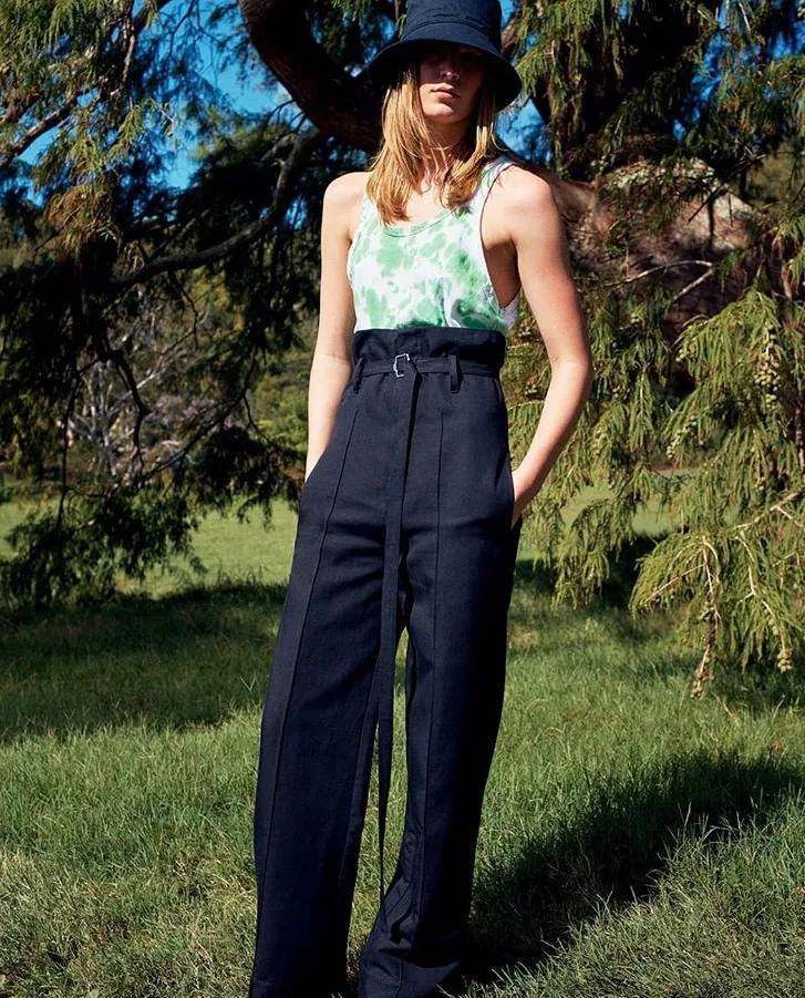 原创
  收起你的小黑裤!今年夏天的“裤王”是它,显瘦时髦还有气质 第1张 原创
  收起你的小黑裤!今年夏天的“裤王”是它,显瘦时髦还有气质 第1张