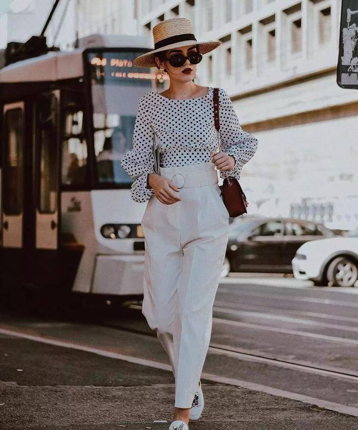 原创
  阔腿裤早退圈了,2022流行的是“纸袋裤”,百搭显瘦,谁穿谁知道 第2张 原创
  阔腿裤早退圈了,2022流行的是“纸袋裤”,百搭显瘦,谁穿谁知道 第2张