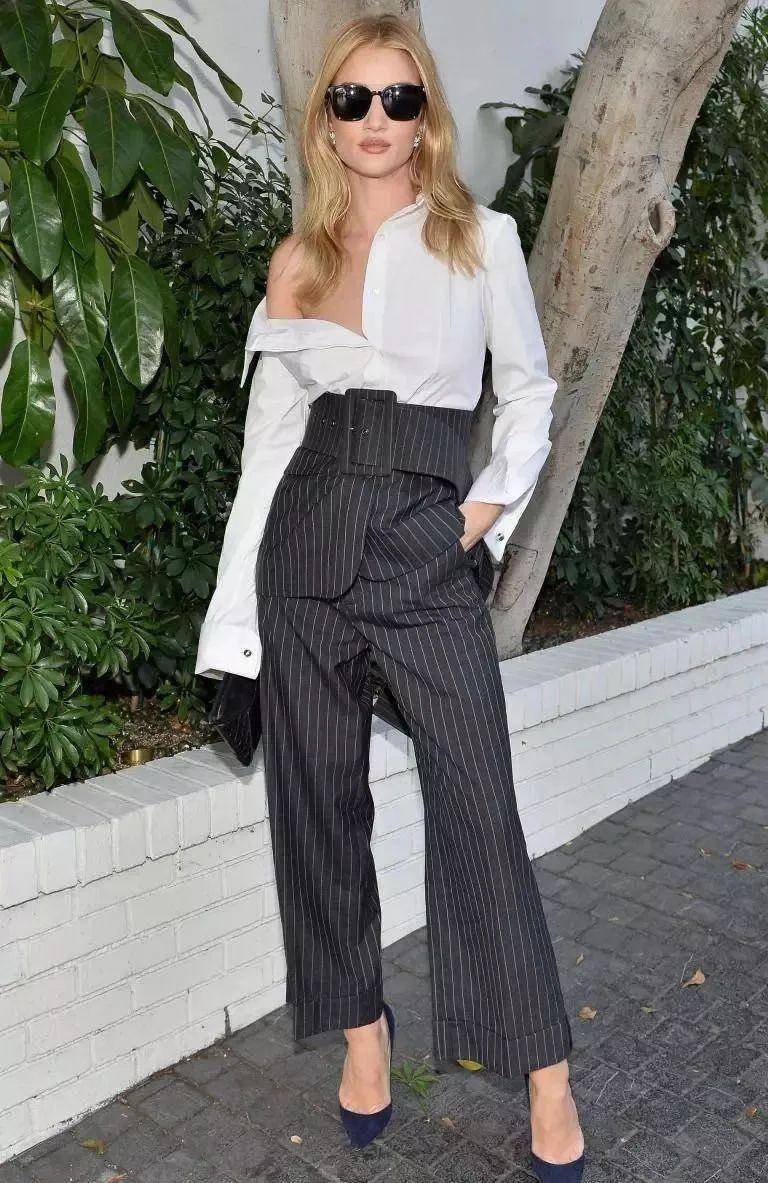 原创
  请脱下你的“时尚裤”,太土了!今春流行穿“纸袋裤”,百搭显瘦 第2张 原创
  请脱下你的“时尚裤”,太土了!今春流行穿“纸袋裤”,百搭显瘦 第2张