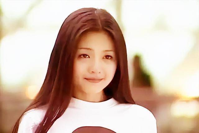 女星大s:从小父母离异,后父亲早逝,离婚再婚都因缺乏