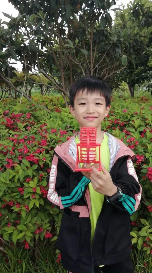 我是五年级七班的杨圣康,我很开心能向大家介绍我的爱好,以及要分享