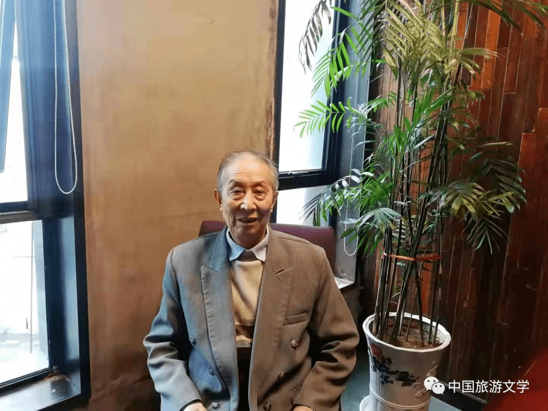 何振亚,桐城人,年近九旬,中国民主促进会早期会员,学者,盛世康乐翁.