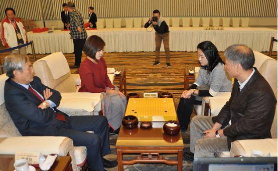 2005年,中国围棋手岳亮娶韩棋手,相差3个月的姐弟恋:夫唱妇随_权孝珍